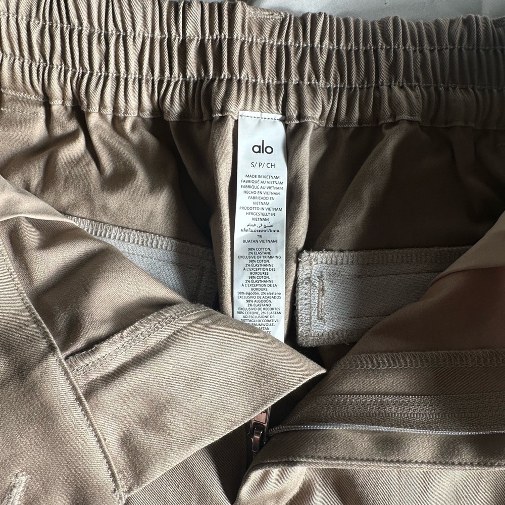 Women’s Alo Cargo Trouser - Picture 6 of 8